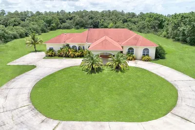 Image de Spacious private property sitting on 5 acres