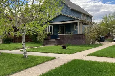 Image de 1928 Historic Spacious Victorian Home (Entire House)