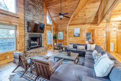 Image de 🌟5br Modern Mountain Top Retreat🌟Spa & Firepit🎮Million Dollar View🌄Gigabit📶