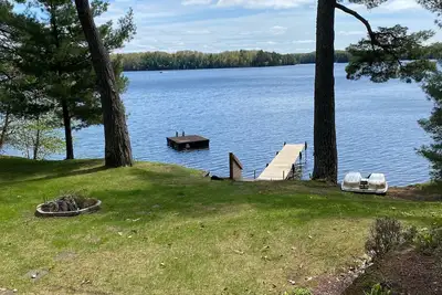 Image de Serene Lakefront Retreat on Little Arbor Vitae