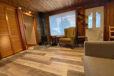 Image de Spa chalet located on the private lake close to ski resort with hot tub