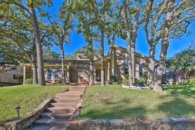 Image de Bedford Digs w/ Private Pool & Rec Room!