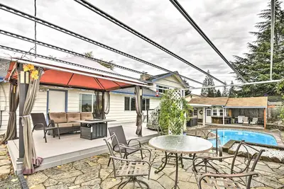 Image de Vancouver Home w/ Hot Tub < 15 Mi to Portland!