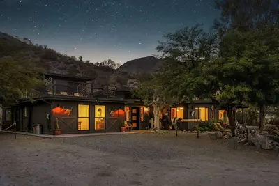 Image de Secluded 10 Acre Desert Ranch with Hot Tub, Cowboy Pool, Ev Charger & Bbq