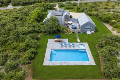 Image de Beautiful private 4Bd/3Ba Home, Central A/C, Heated Pool, 1 mi from Tn Beach!