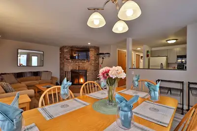 Image de Fall Line E5 - Mountain View Killington Condo on the Shuttle Route. Hot tub. Pool. Sauna.