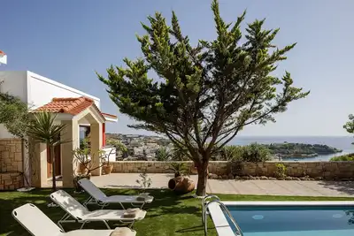Veranda Sea View Villa, a Serene Sanctuary within walking distance to the beach