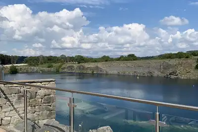 Image de Luxury dog friendly lakeside house with hot tub and views