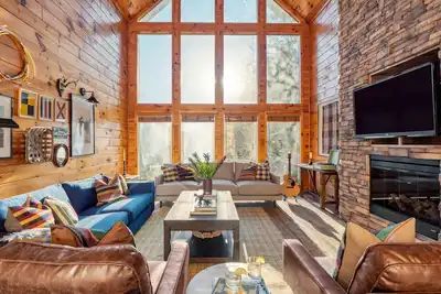 Image de Hazel by AvantStay | Cliffside Modern Cabin w/ Incredible Views & Hot Tub