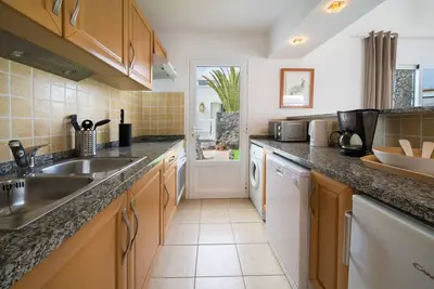 Image de B1, in a small complex with communal heated pool 100m from the sea