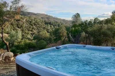 Image de Hot Tub, Views, Privacy, Game Room, just 5 min from Downtown!