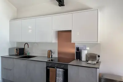 Appartement-Moderne-Salle de bain privée séparée-Wells
