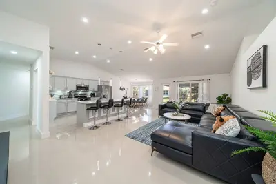 Image de 🌴 Cape Coral Vacation Home - 5 Rooms 2 Bath with Heated Pool 🌴