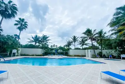 Image de 3 Bedroom Oceanfront Penthouse