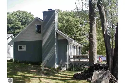 Image de 2 bedroom cabin with beautiful lake view
