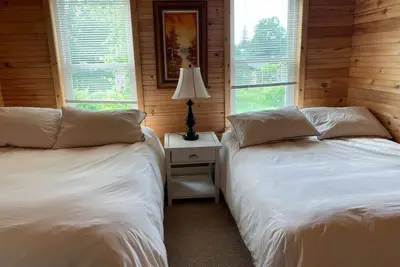 Image de cozy 2 bedroom apartment with gorgeous mountain views