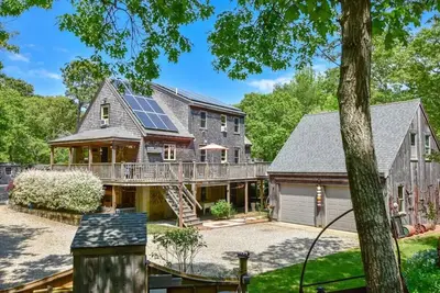 Image de Beautiful Home w/ Artistic Flair!