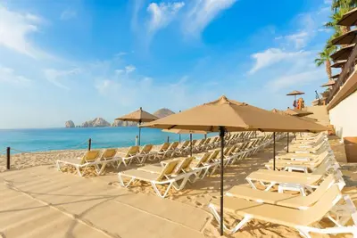 Image de Located on the pristine Medano beach