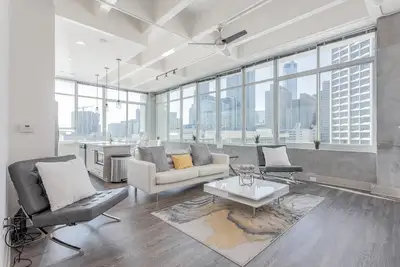 Image de Dazzling Downtown City View Condo