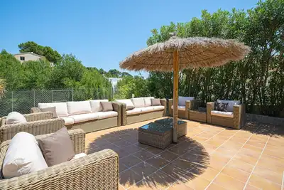 Image de Villa avec tennis et piscine chauffée