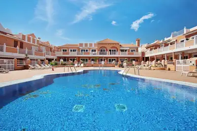 Image de Appartement 'Beautiful 3-Bed' avec piscine, jardin et Wi-Fi