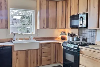 Image de Farmhouse Victorian Perfect Cloudcroft Location!