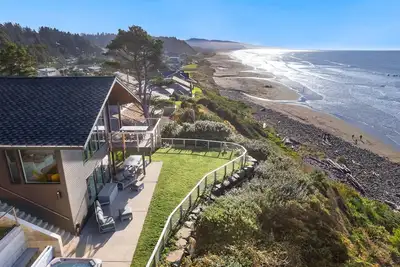 Image de Oceanfront - Unobstructed views of the Pacific Ocean and Neah-Kah-Nie Mountain