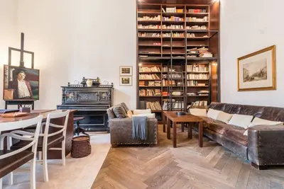 Image de Red House close to @Accademia Bridge