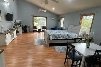 Image de Lovely apartment 5 minutes to the beach, restaurants, shopping and services