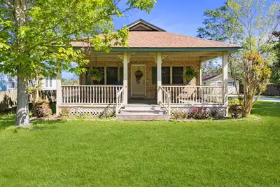 Image de Hidden Pearl Cottage - Walk to Scarlet Pearl Casino - 2. 3 miles to Biloxi beach!