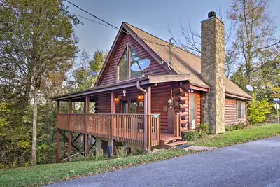 Image de Sevierville Cabin w/ Lake Access & Private Hot Tub