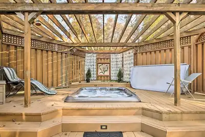 Image de Hilltop Marietta Apt w/ Custom Design & Decor!