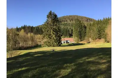 Image de Le Chalet Bleu. A l’orée de la forêt. 7 personnes.