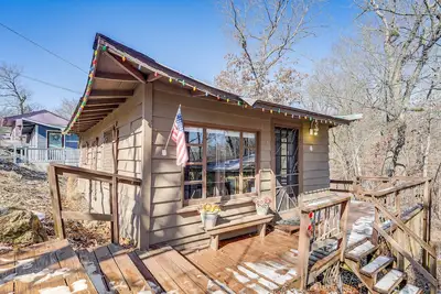 Image de Branson Area Couple's Cabin w/ Wraparound Porch!