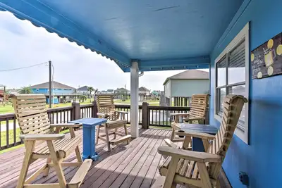 Image de Ocean View, Deck: Colorful Crystal Beach Home!