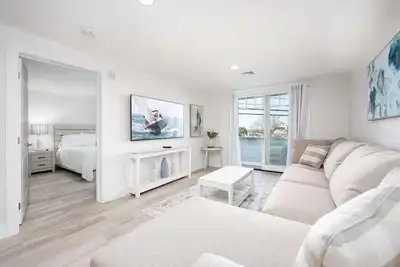 Image de Premier Ocean View Corner Condo (850s. F. )