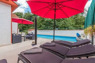 Image de Villa avec piscine pour 10 personnes près de Poreč