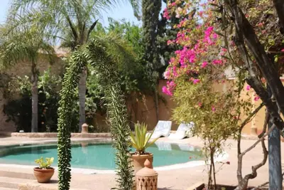 Image de Villa entière, 16 couchages, 7 chambres, 5 SdB, petit déjeuner compris, piscine