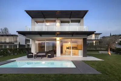 Lake Sunbeam Villa by Wonderful Italy