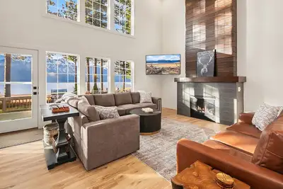 Image de Professionally remodeled stunner on Lake Cle Elum! On the Beach*Pet Friendly