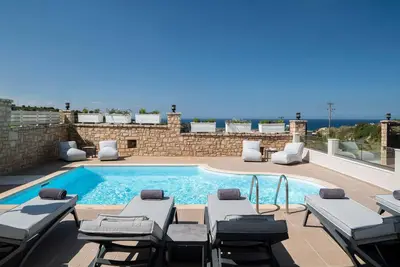 Image de Zen luxury home, pool, Near beach & amenities