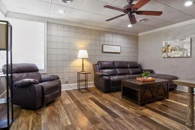 Image de Comfortable Cottage on the Blue Mile - Close to Gsu!