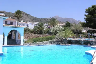 Image de Remis à neuf villa avec jardin privé et de grandes terrasses
