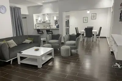 Image de Nicely furnished 3 bedroom bungalow with a garden