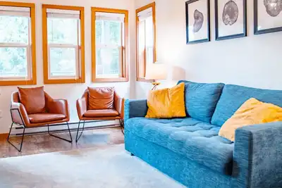 Image de Kingfisher | Waterfront Cabin with Inlet + Mountain Views