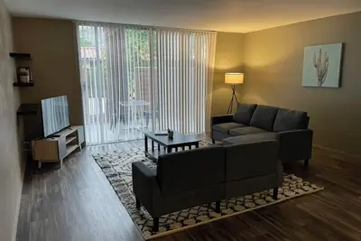Image de Apt D - furnished 2bed/2bath a block from Downtown Ps with pool and fenced patio