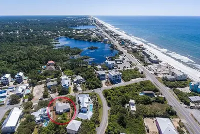 Image de West End 30a! Only One Block Off The Beach!