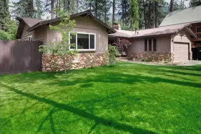 PineCone Lodge - 3 bed/2 bath - South Lake Tahoe (sleeps 6)
