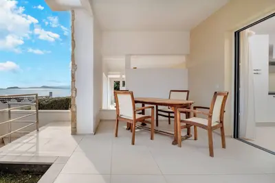 Image de Maison de vacances \"Cormorani - Appartamento 3\" près de la plage avec vue sur la mer et jardin