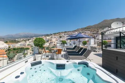 Image de Appartement \"Luxury Apartment\" avec vue sur la montagne, jardin et Wi-Fi.